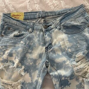 NWOT..Ladies Distressed Bleach Splotch Jeans 7